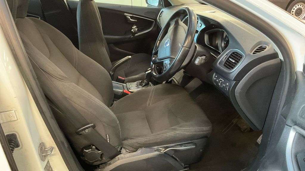 2014 VOLVO V40 2014 VOLVO V40