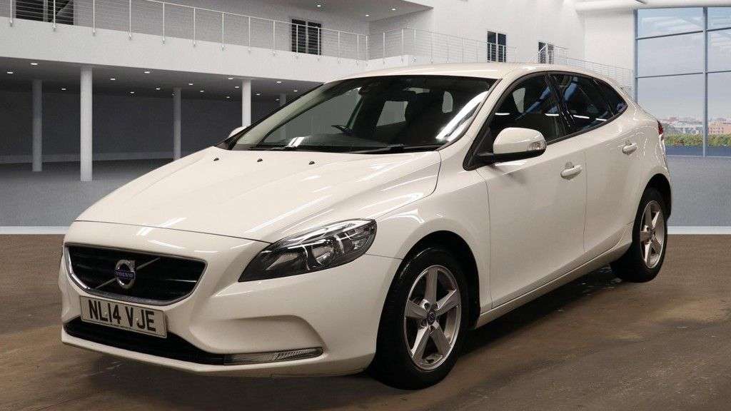 A 2014 VOLVO V40 1.6 D2 ES Hatchback 5dr Diesel Powershift Euro 5 (s/s) (115 ps) A 2014 VOLVO V40 1.6 D2 ES Hatchback 5dr Diesel Powershift Euro 5 (s/s) (115 ps)