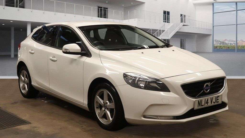 A 2014 VOLVO V40 1.6 D2 ES Hatchback 5dr Diesel Powershift Euro 5 (s/s) (115 ps) A 2014 VOLVO V40 1.6 D2 ES Hatchback 5dr Diesel Powershift Euro 5 (s/s) (115 ps)