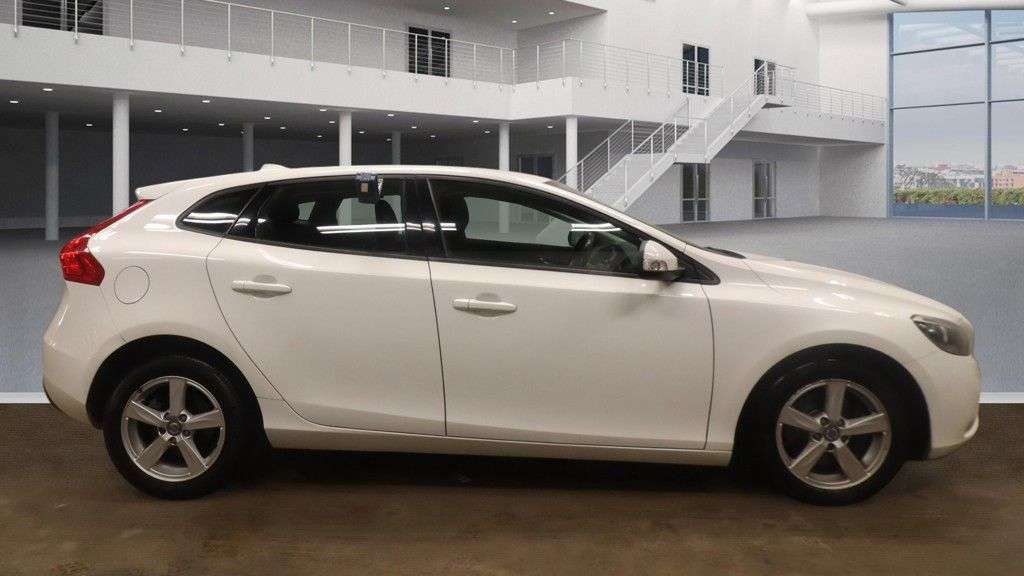 2014 VOLVO V40 2014 VOLVO V40