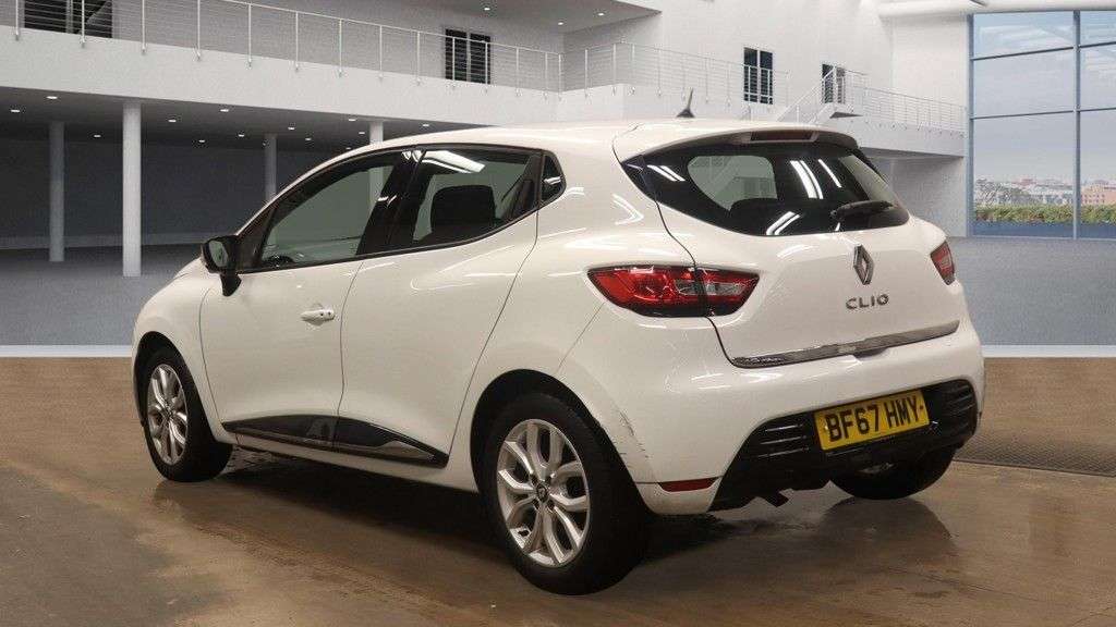 A 2017 RENAULT CLIO 1.2 16V Dynamique Nav Hatchback 5dr Petrol Manual Euro 6 (75 ps) A 2017 RENAULT CLIO 1.2 16V Dynamique Nav Hatchback 5dr Petrol Manual Euro 6 (75 ps)