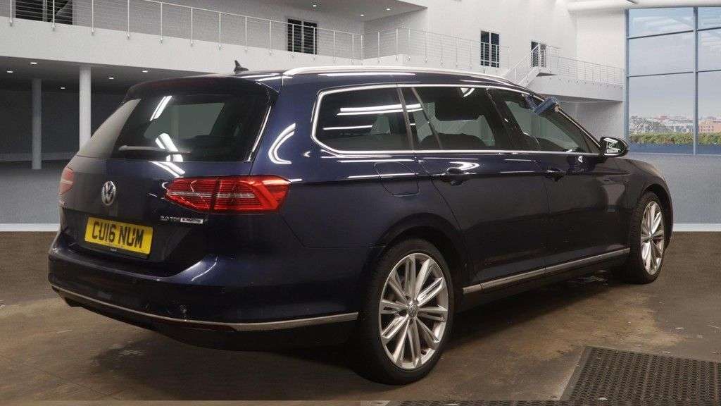 A 2016 VOLKSWAGEN PASSAT 2.0 TDI BlueMotion Tech GT Estate 5dr Diesel DSG Euro 6 (s/s) (150 ps) A 2016 VOLKSWAGEN PASSAT 2.0 TDI BlueMotion Tech GT Estate 5dr Diesel DSG Euro 6 (s/s) (150 ps)