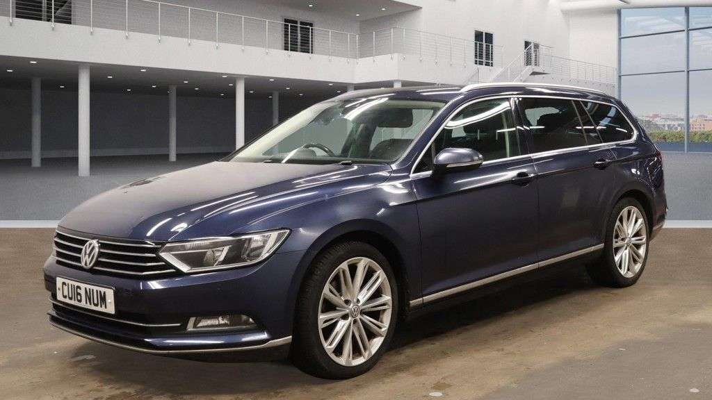 A 2016 VOLKSWAGEN PASSAT 2.0 TDI BlueMotion Tech GT Estate 5dr Diesel DSG Euro 6 (s/s) (150 ps) A 2016 VOLKSWAGEN PASSAT 2.0 TDI BlueMotion Tech GT Estate 5dr Diesel DSG Euro 6 (s/s) (150 ps)