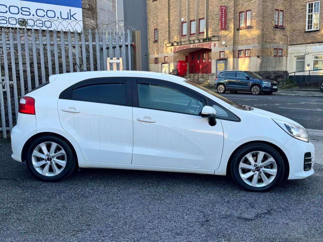A 2016 KIA RIO 1.4 CRDi EcoDynamics 2 Hatchback 5dr Diesel Manual Euro 6 (s/s) (89 bhp) A 2016 KIA RIO 1.4 CRDi EcoDynamics 2 Hatchback 5dr Diesel Manual Euro 6 (s/s) (89 bhp)