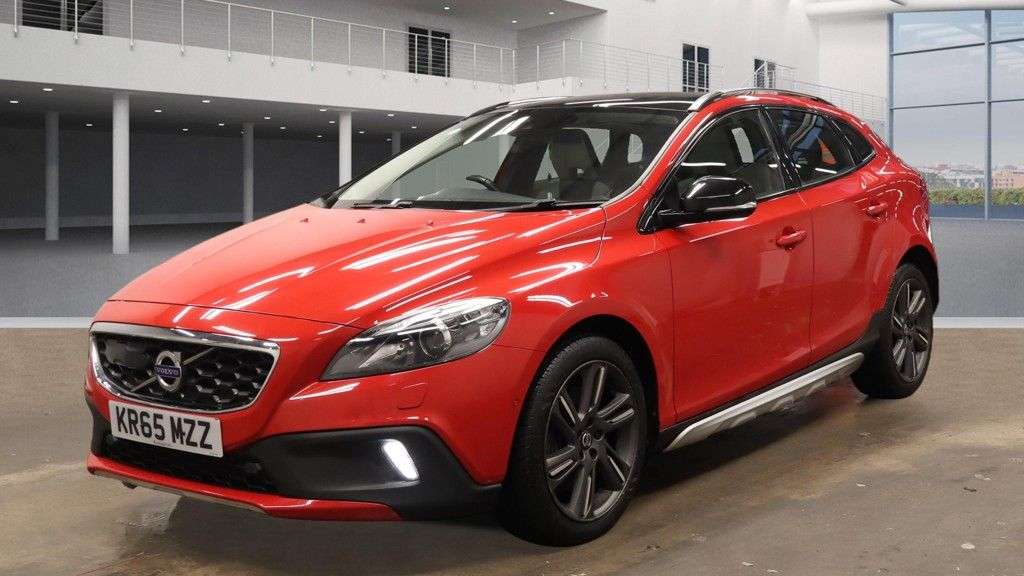 A 2015 VOLVO V40 CROSS COUNTRY 2.0 D4 Lux Nav Hatchback 5dr Diesel Manual Euro 6 (s/s) (190 ps) A 2015 VOLVO V40 CROSS COUNTRY 2.0 D4 Lux Nav Hatchback 5dr Diesel Manual Euro 6 (s/s) (190 ps)