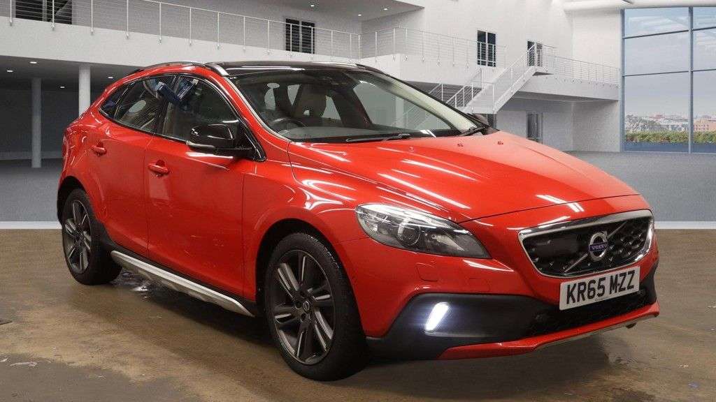 A 2015 VOLVO V40 CROSS COUNTRY 2.0 D4 Lux Nav Hatchback 5dr Diesel Manual Euro 6 (s/s) (190 ps) A 2015 VOLVO V40 CROSS COUNTRY 2.0 D4 Lux Nav Hatchback 5dr Diesel Manual Euro 6 (s/s) (190 ps)