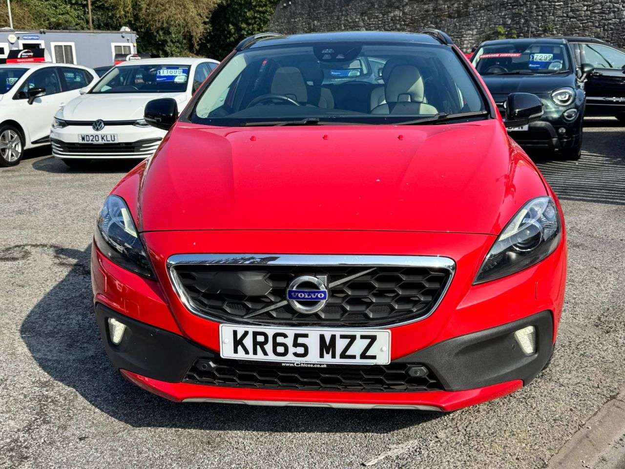 A 2015 VOLVO V40 CROSS COUNTRY 2.0 D4 Lux Nav Hatchback 5dr Diesel Manual Euro 6 (s/s) (190 ps) A 2015 VOLVO V40 CROSS COUNTRY 2.0 D4 Lux Nav Hatchback 5dr Diesel Manual Euro 6 (s/s) (190 ps)