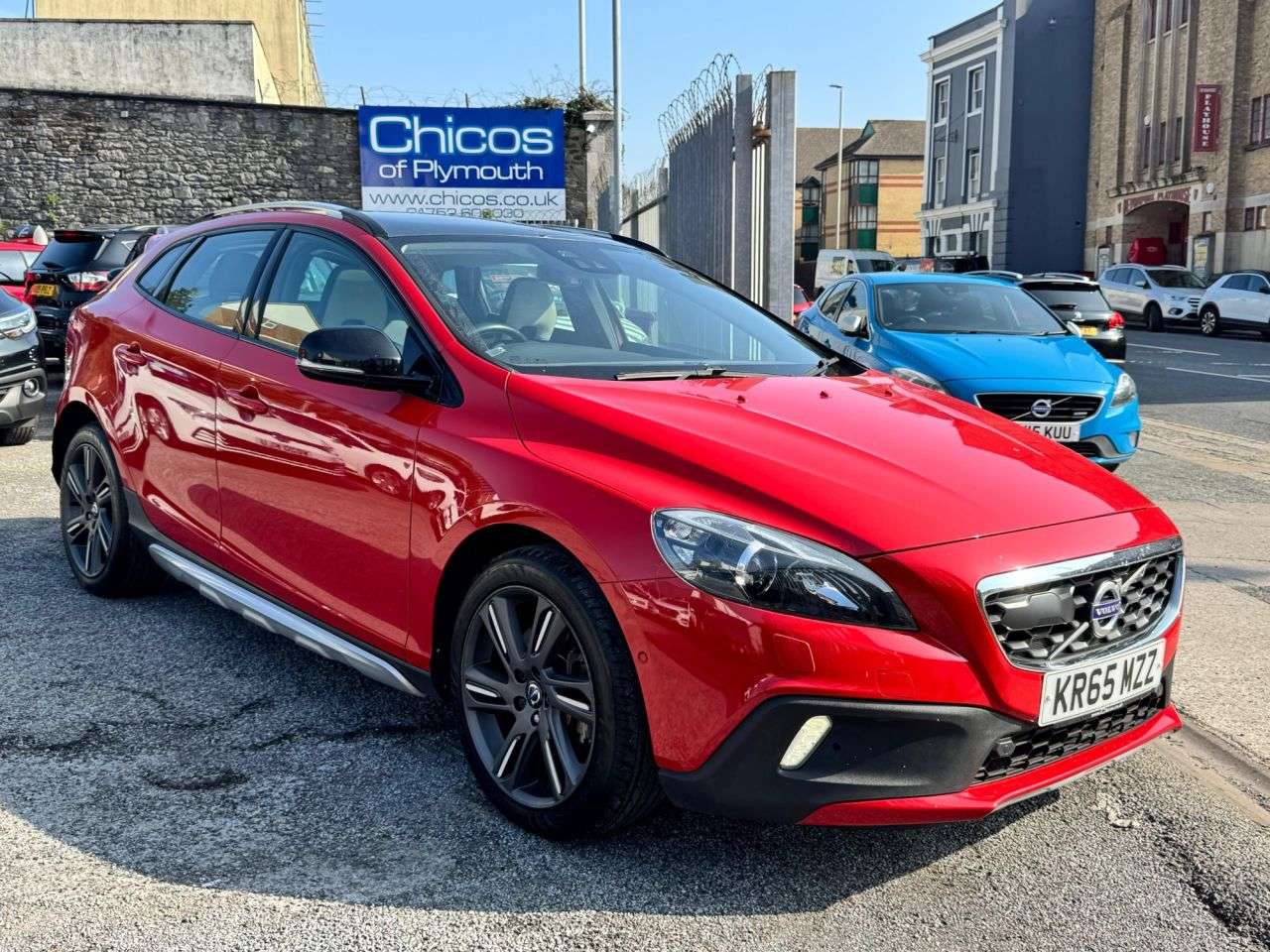A 2015 VOLVO V40 CROSS COUNTRY 2.0 D4 Lux Nav Hatchback 5dr Diesel Manual Euro 6 (s/s) (190 ps) A 2015 VOLVO V40 CROSS COUNTRY 2.0 D4 Lux Nav Hatchback 5dr Diesel Manual Euro 6 (s/s) (190 ps)