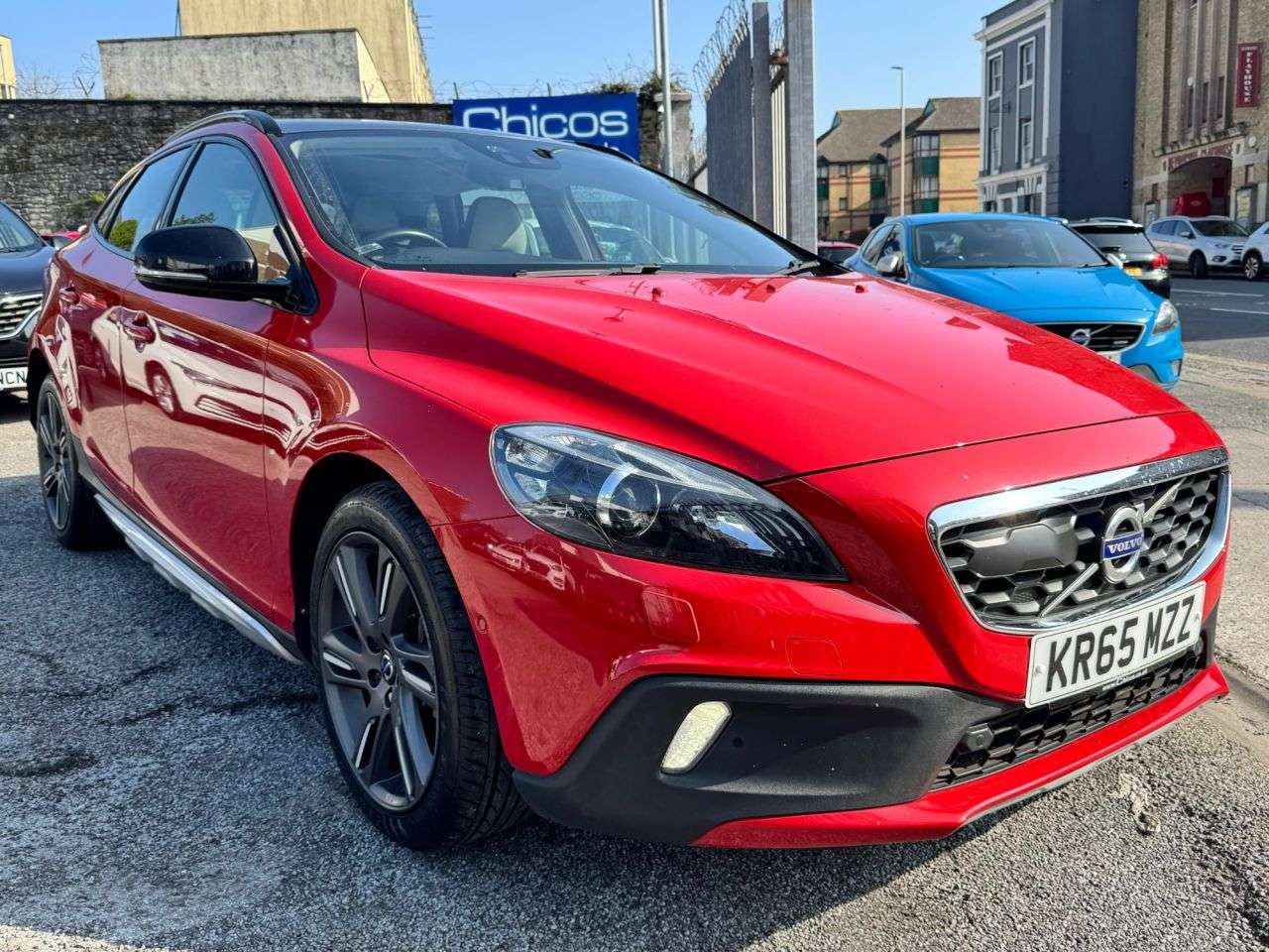 A 2015 VOLVO V40 CROSS COUNTRY 2.0 D4 Lux Nav Hatchback 5dr Diesel Manual Euro 6 (s/s) (190 ps) A 2015 VOLVO V40 CROSS COUNTRY 2.0 D4 Lux Nav Hatchback 5dr Diesel Manual Euro 6 (s/s) (190 ps)