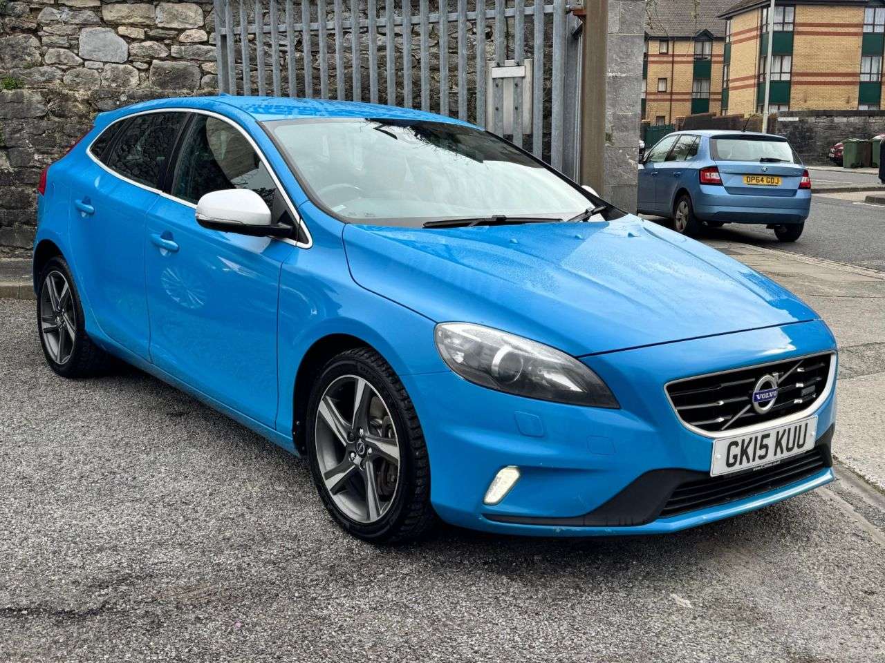 A 2015 VOLVO V40 2.0 D4 R-Design Lux Nav Hatchback 5dr Diesel Manual Euro 6 (s/s) (190 ps) A 2015 VOLVO V40 2.0 D4 R-Design Lux Nav Hatchback 5dr Diesel Manual Euro 6 (s/s) (190 ps)