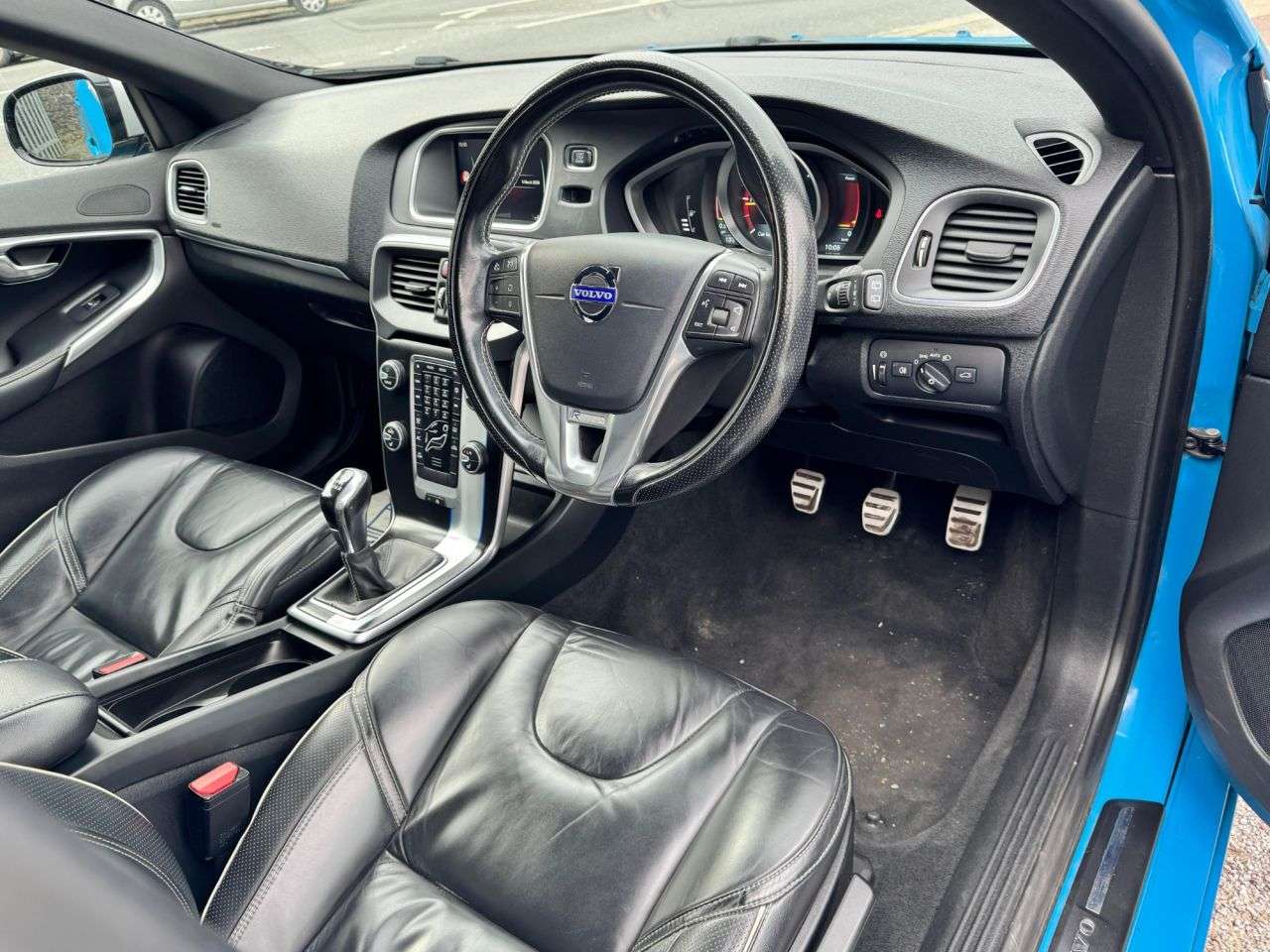 2015 VOLVO V40 2015 VOLVO V40