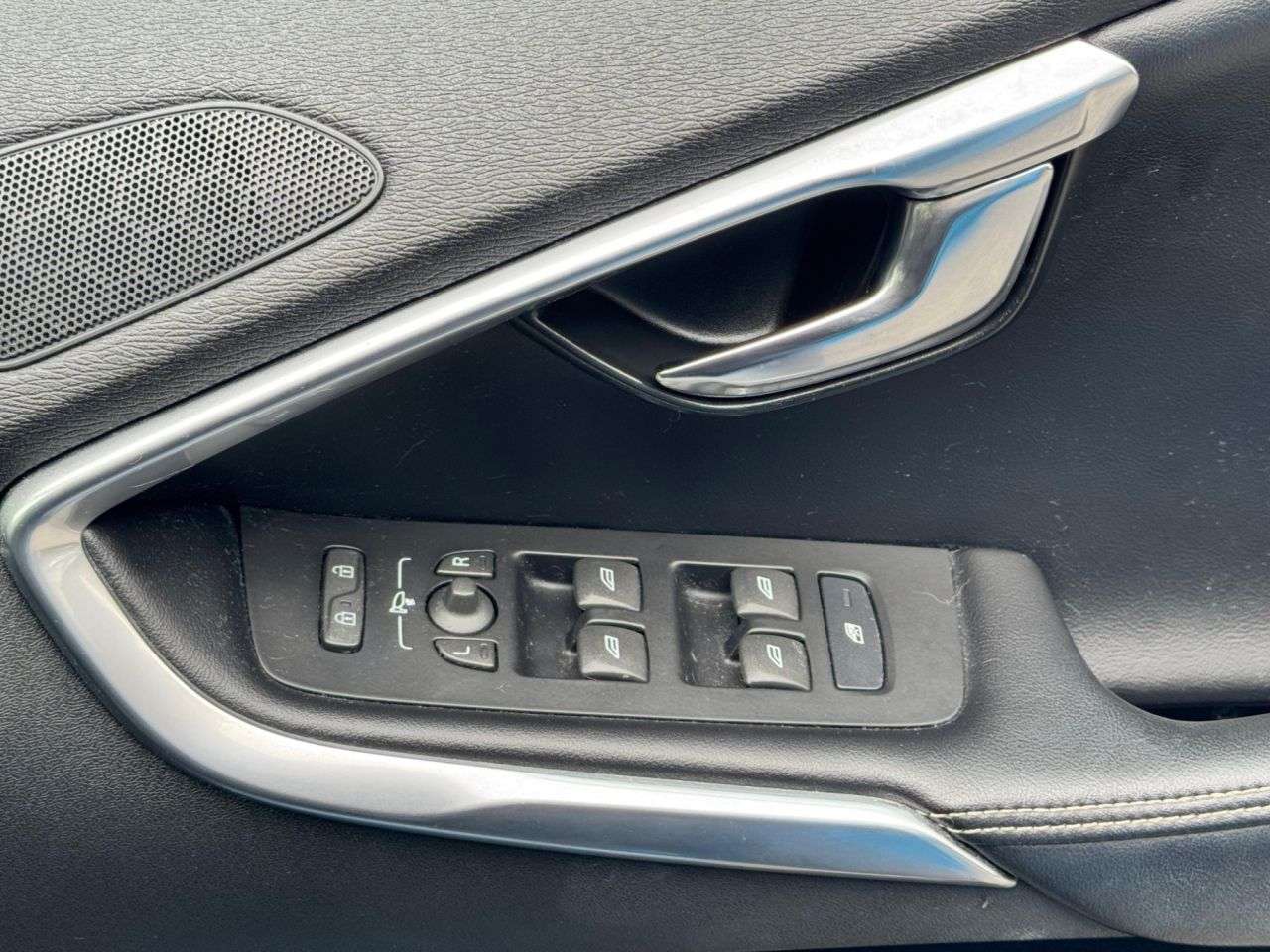 2015 VOLVO V40 2015 VOLVO V40