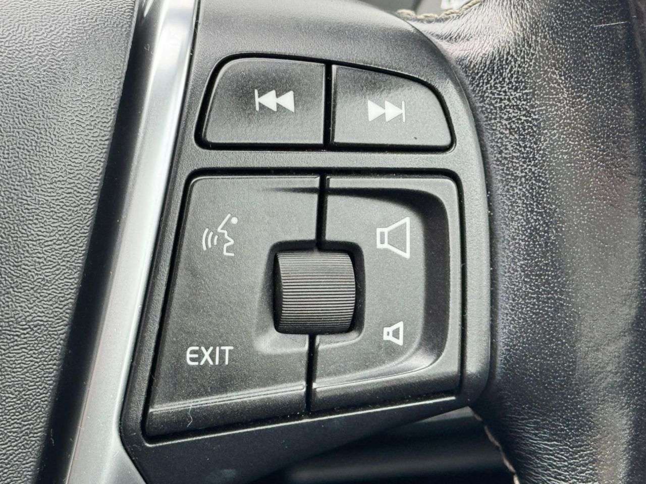 2015 VOLVO V40 2015 VOLVO V40