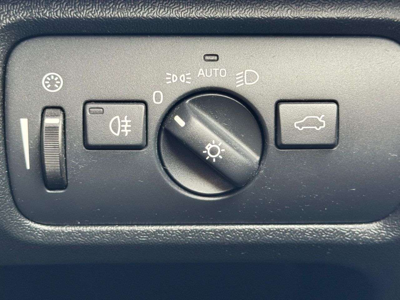 2015 VOLVO V40 2015 VOLVO V40