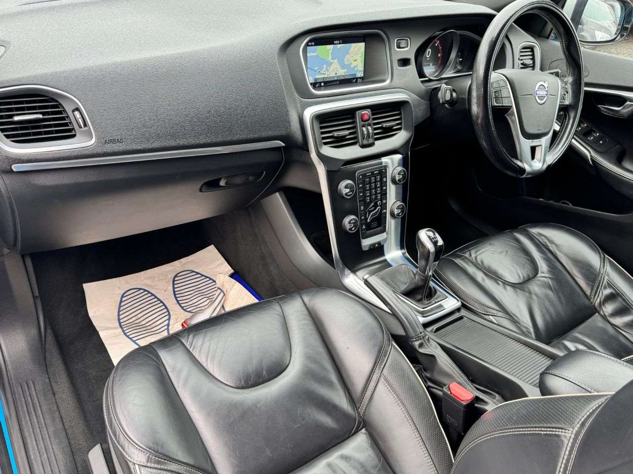 2015 VOLVO V40 2015 VOLVO V40