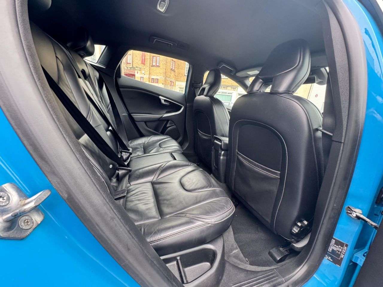 2015 VOLVO V40 2015 VOLVO V40