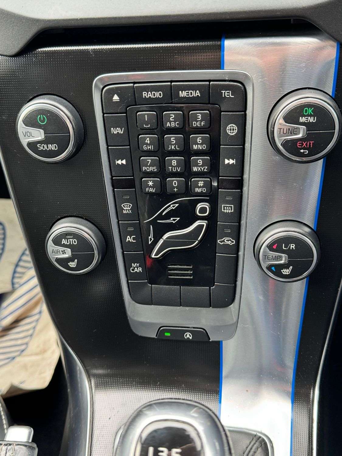 2015 VOLVO V40 2015 VOLVO V40