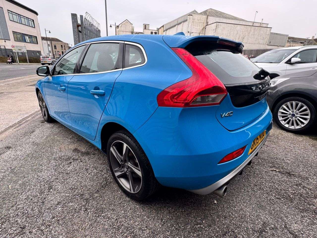 2015 VOLVO V40 2015 VOLVO V40