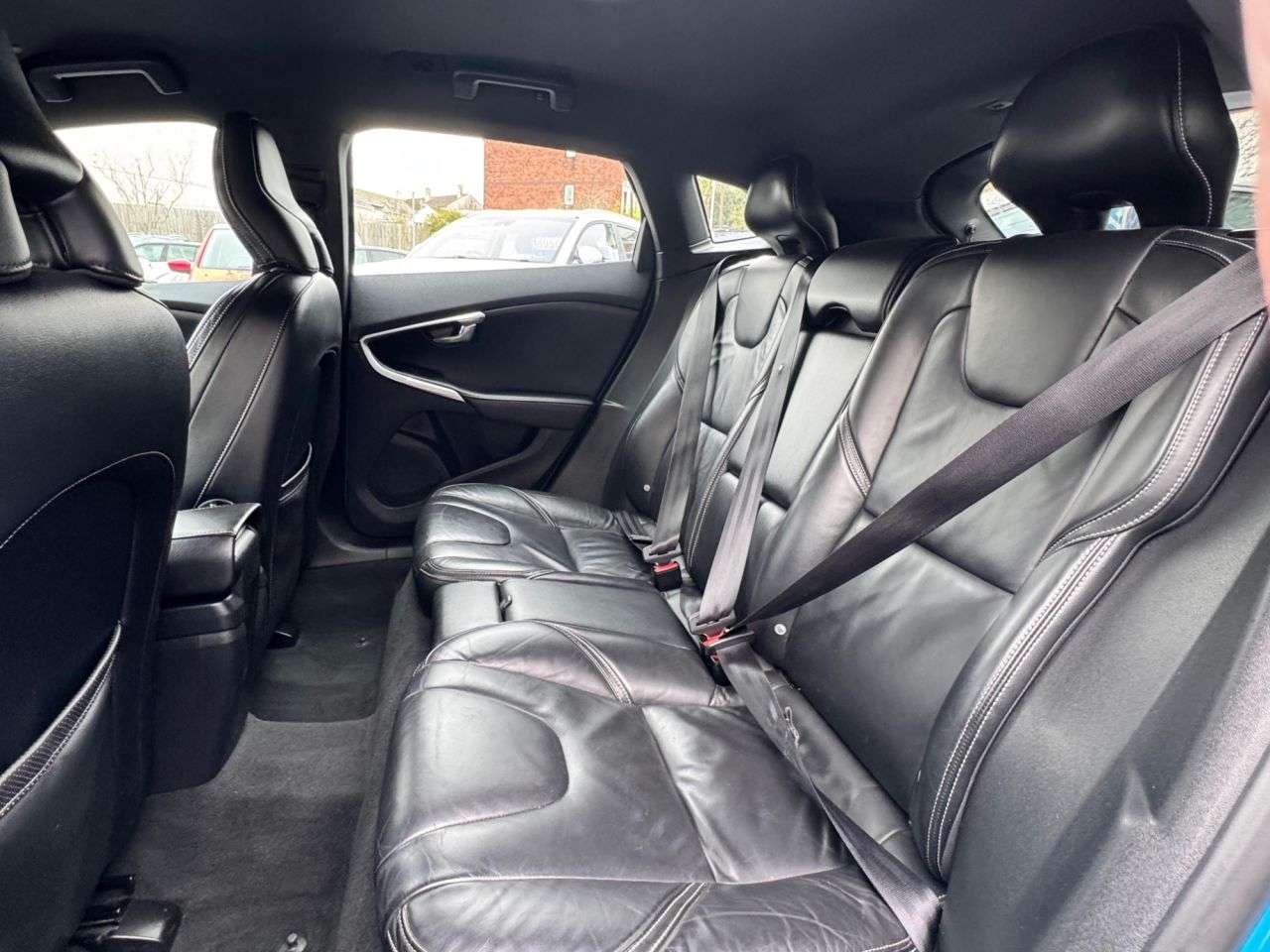 2015 VOLVO V40 2015 VOLVO V40