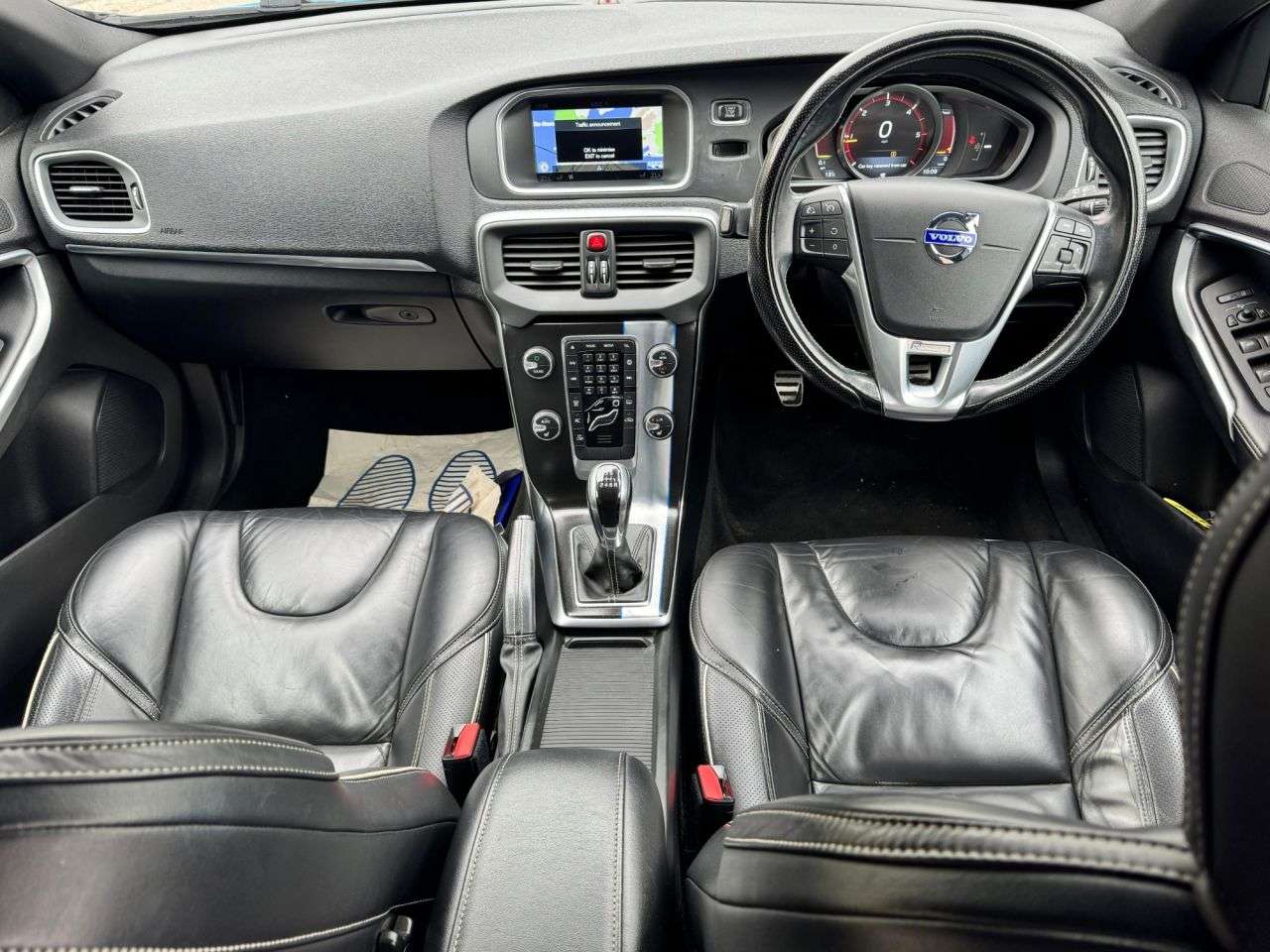 2015 VOLVO V40 2015 VOLVO V40