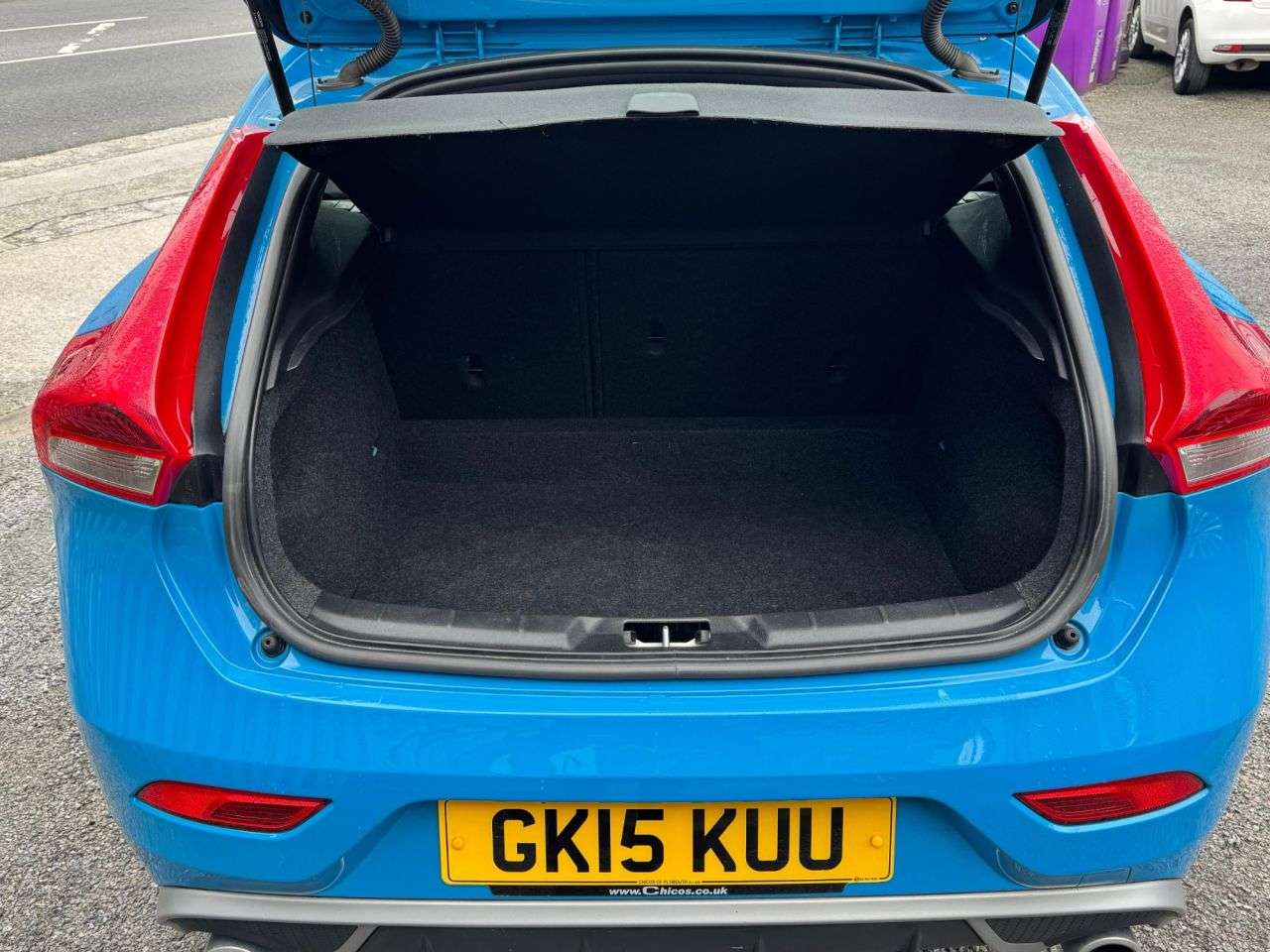 2015 VOLVO V40 2015 VOLVO V40