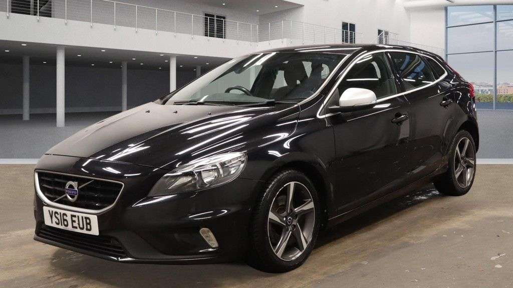 A 2016 VOLVO V40 2.0 T2 R-Design Hatchback 5dr Petrol Manual Euro 6 (s/s) (122 ps) A 2016 VOLVO V40 2.0 T2 R-Design Hatchback 5dr Petrol Manual Euro 6 (s/s) (122 ps)