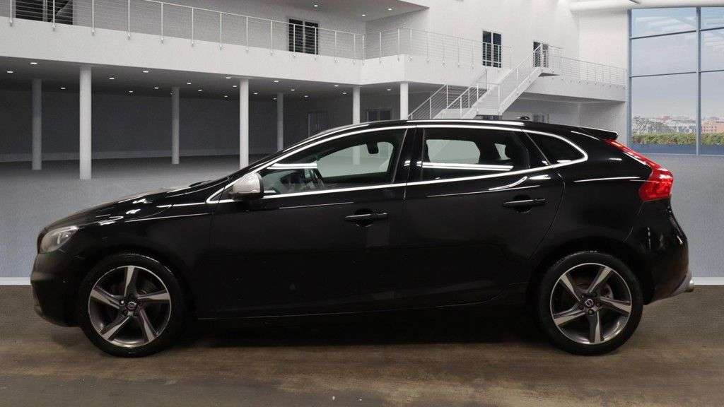 2016 VOLVO V40 2016 VOLVO V40