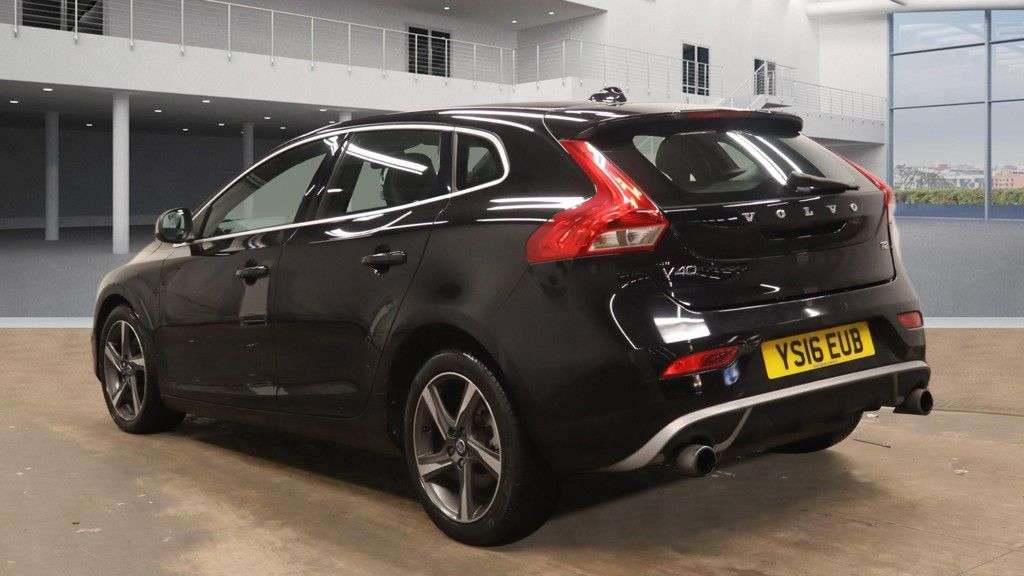 2016 VOLVO V40 2016 VOLVO V40