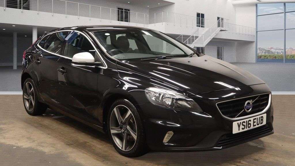 A 2016 VOLVO V40 2.0 T2 R-Design Hatchback 5dr Petrol Manual Euro 6 (s/s) (122 ps) A 2016 VOLVO V40 2.0 T2 R-Design Hatchback 5dr Petrol Manual Euro 6 (s/s) (122 ps)