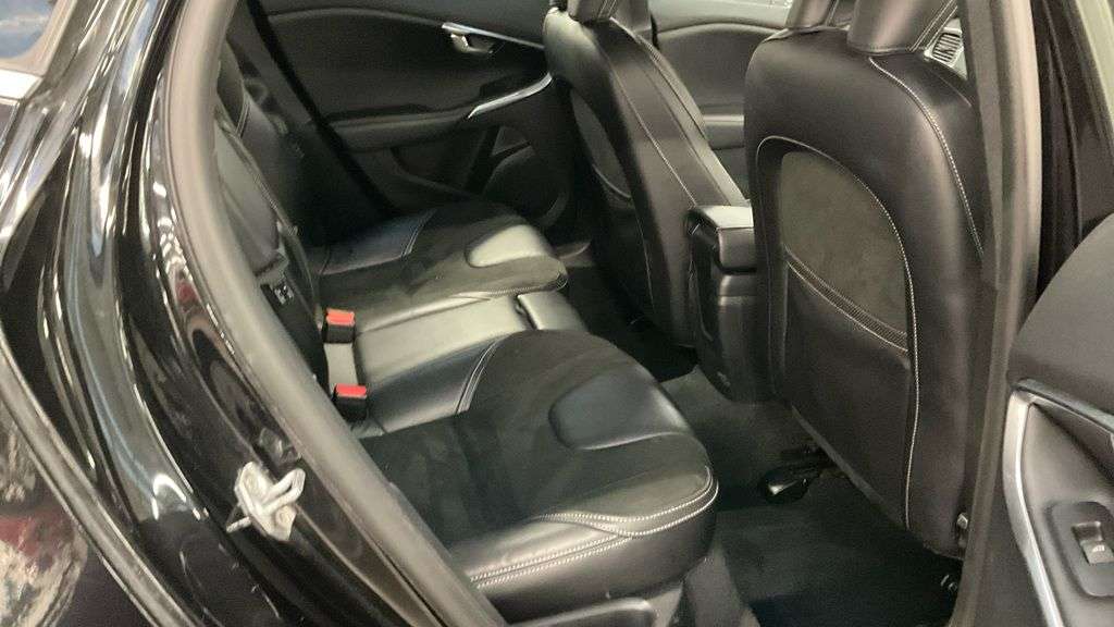 2016 VOLVO V40 2016 VOLVO V40