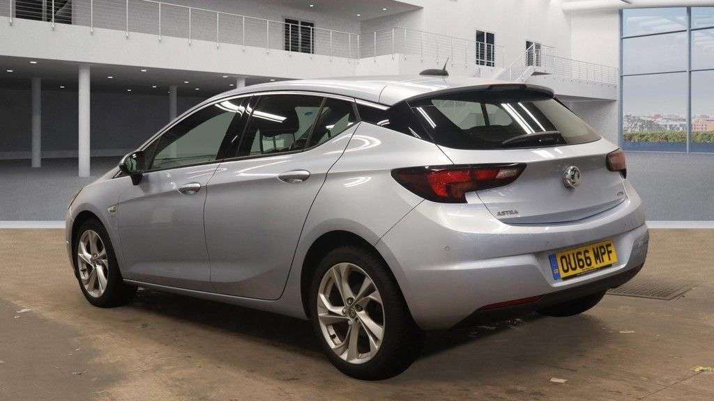A 2016 VAUXHALL ASTRA 1.6 CDTi BlueInjection SRi Hatchback 5dr Diesel Manual Euro 6 (s/s) (136 ps A 2016 VAUXHALL ASTRA 1.6 CDTi BlueInjection SRi Hatchback 5dr Diesel Manual Euro 6 (s/s) (136 ps