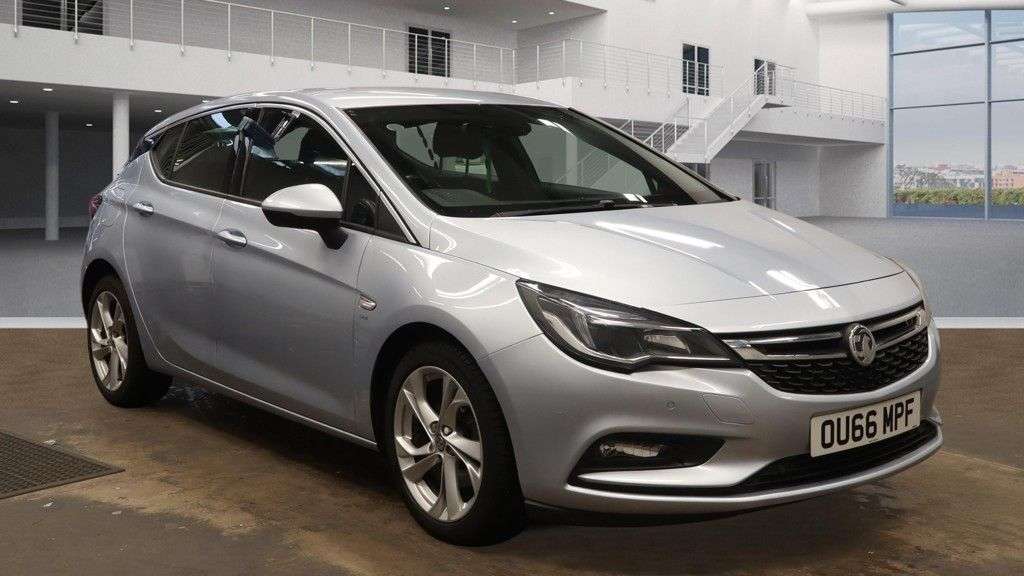 A 2016 VAUXHALL ASTRA 1.6 CDTi BlueInjection SRi Hatchback 5dr Diesel Manual Euro 6 (s/s) (136 ps A 2016 VAUXHALL ASTRA 1.6 CDTi BlueInjection SRi Hatchback 5dr Diesel Manual Euro 6 (s/s) (136 ps