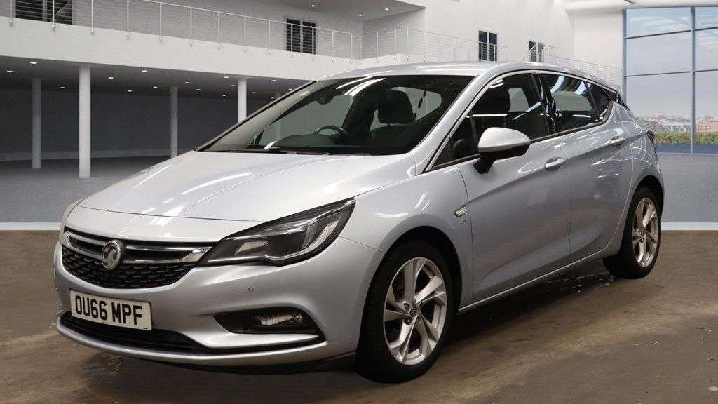 A 2016 VAUXHALL ASTRA 1.6 CDTi BlueInjection SRi Hatchback 5dr Diesel Manual Euro 6 (s/s) (136 ps A 2016 VAUXHALL ASTRA 1.6 CDTi BlueInjection SRi Hatchback 5dr Diesel Manual Euro 6 (s/s) (136 ps