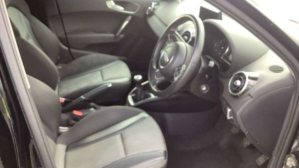 2016 AUDI A1 2016 AUDI A1