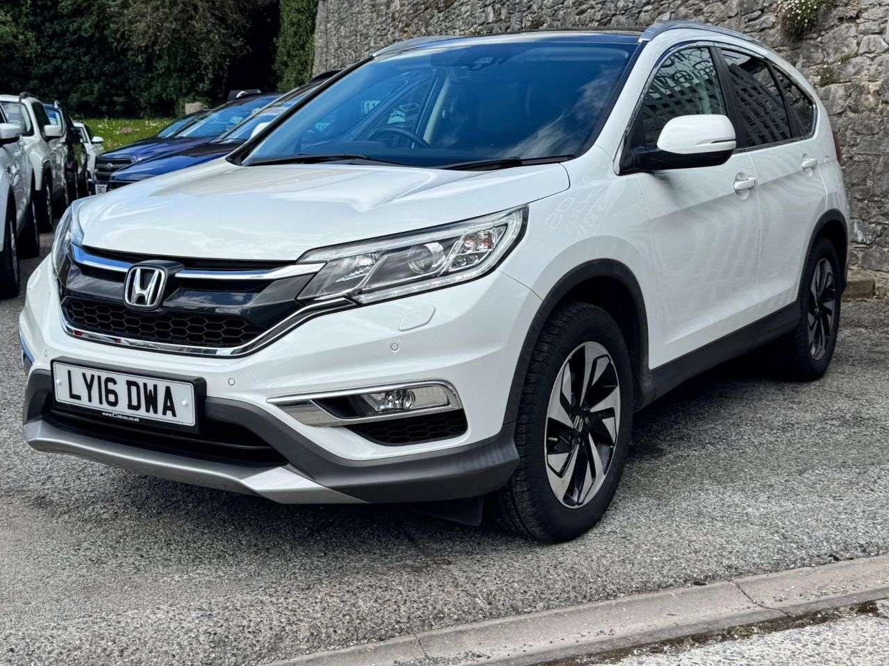 A 2016 HONDA CR-V 1.6 i-DTEC EX SUV 5dr Diesel Manual 4WD Euro 6 (s/s) (160 ps) A 2016 HONDA CR-V 1.6 i-DTEC EX SUV 5dr Diesel Manual 4WD Euro 6 (s/s) (160 ps)