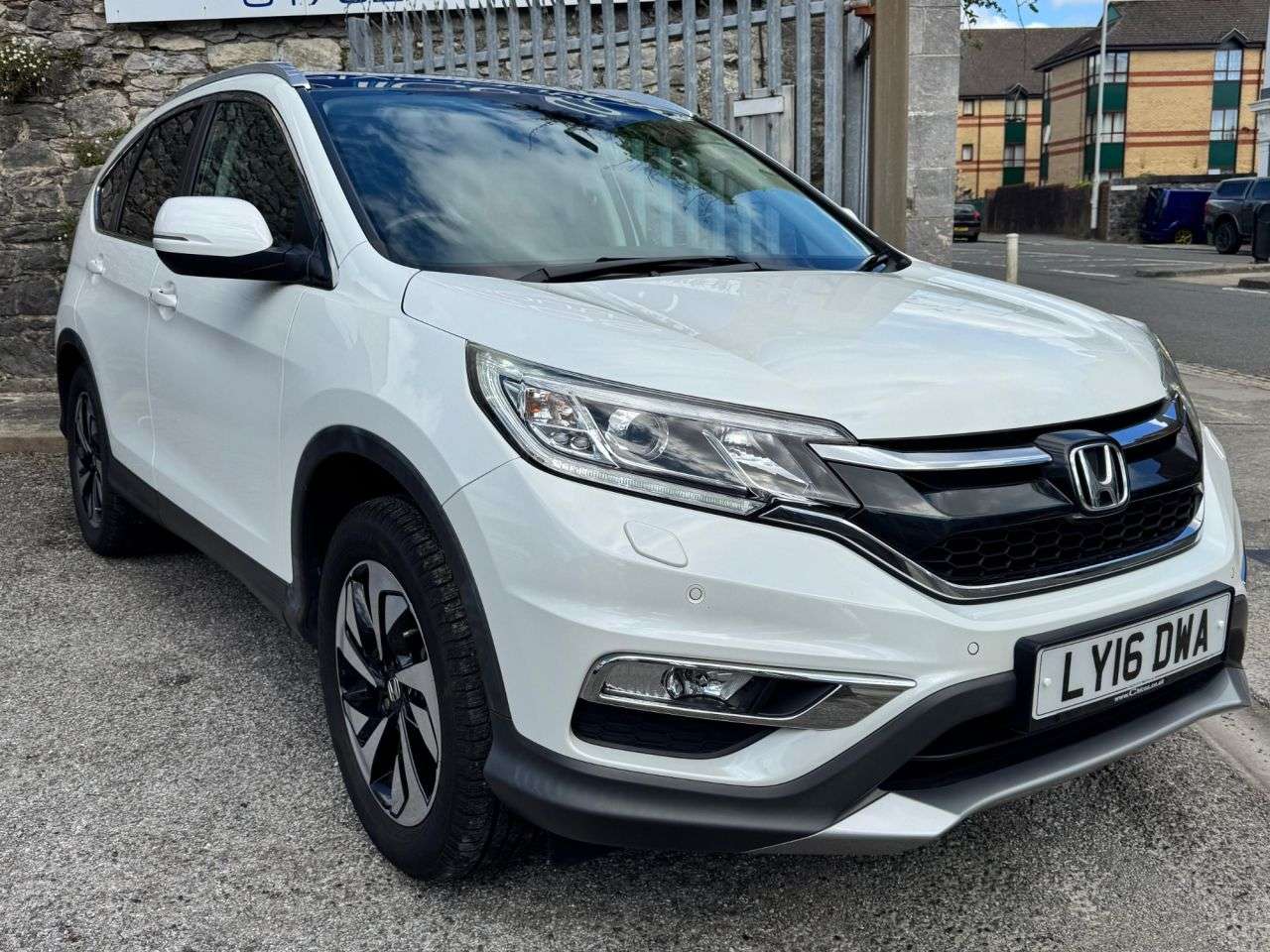 A 2016 HONDA CR-V 1.6 i-DTEC EX SUV 5dr Diesel Manual 4WD Euro 6 (s/s) (160 ps) A 2016 HONDA CR-V 1.6 i-DTEC EX SUV 5dr Diesel Manual 4WD Euro 6 (s/s) (160 ps)