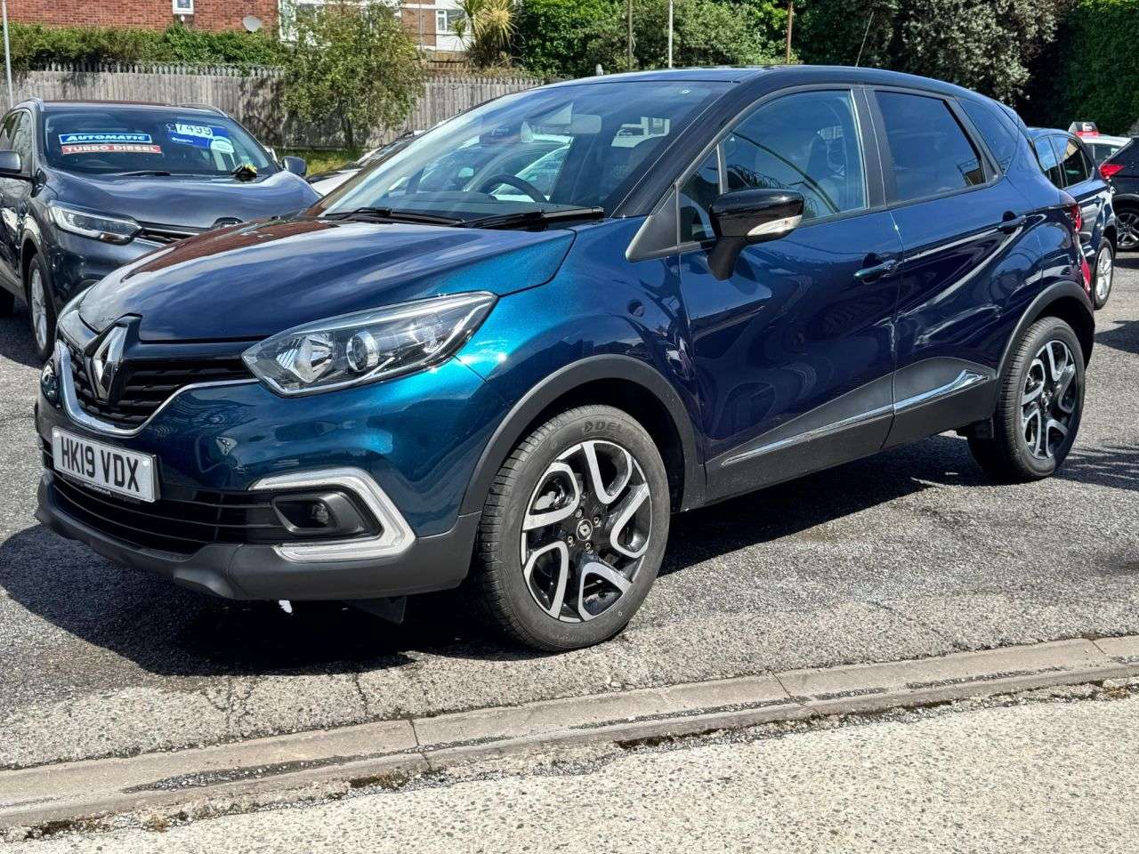A 2019 RENAULT CAPTUR 1.5 dCi ENERGY Iconic SUV 5dr Diesel Manual Euro 6 (s/s) (90 ps) A 2019 RENAULT CAPTUR 1.5 dCi ENERGY Iconic SUV 5dr Diesel Manual Euro 6 (s/s) (90 ps)