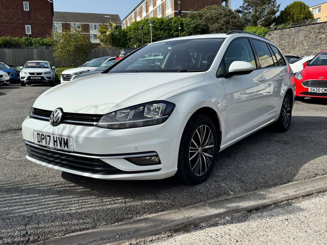 A 2017 VOLKSWAGEN GOLF 1.4 TSI BlueMotion Tech SE Nav Estate 5dr Petrol Manual Euro 6 (s/s) (125 p A 2017 VOLKSWAGEN GOLF 1.4 TSI BlueMotion Tech SE Nav Estate 5dr Petrol Manual Euro 6 (s/s) (125 p