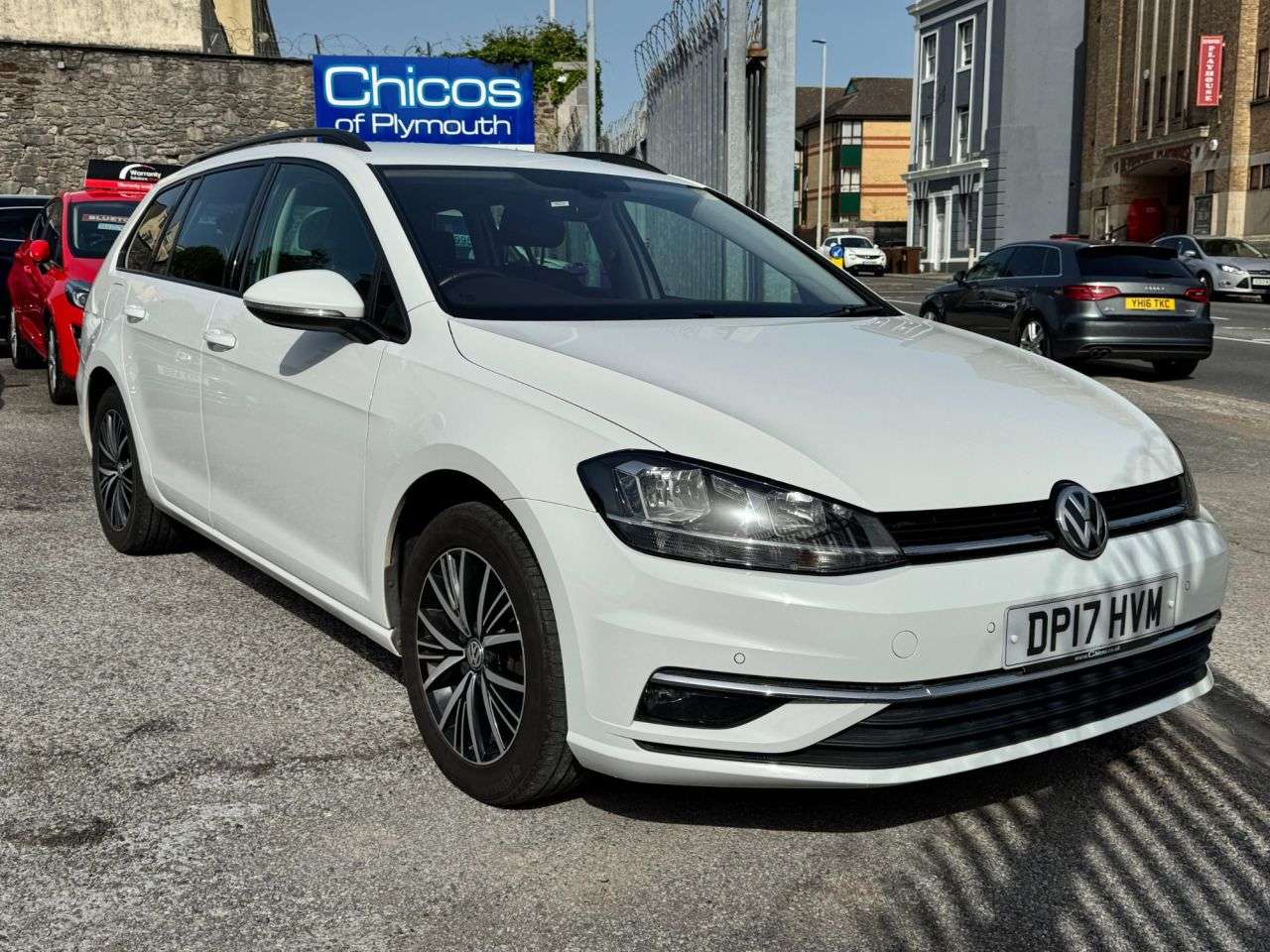 A 2017 VOLKSWAGEN GOLF 1.4 TSI BlueMotion Tech SE Nav Estate 5dr Petrol Manual Euro 6 (s/s) (125 p A 2017 VOLKSWAGEN GOLF 1.4 TSI BlueMotion Tech SE Nav Estate 5dr Petrol Manual Euro 6 (s/s) (125 p