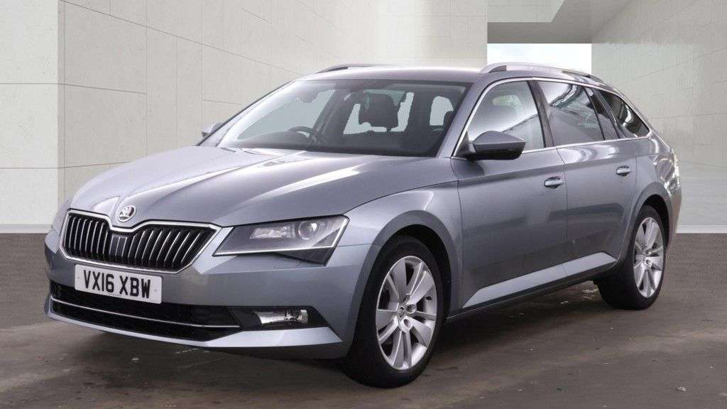 A 2016 SKODA SUPERB 2.0 TDI SE L Executive Estate 5dr Diesel Manual Euro 6 (s/s) (150 ps) A 2016 SKODA SUPERB 2.0 TDI SE L Executive Estate 5dr Diesel Manual Euro 6 (s/s) (150 ps)