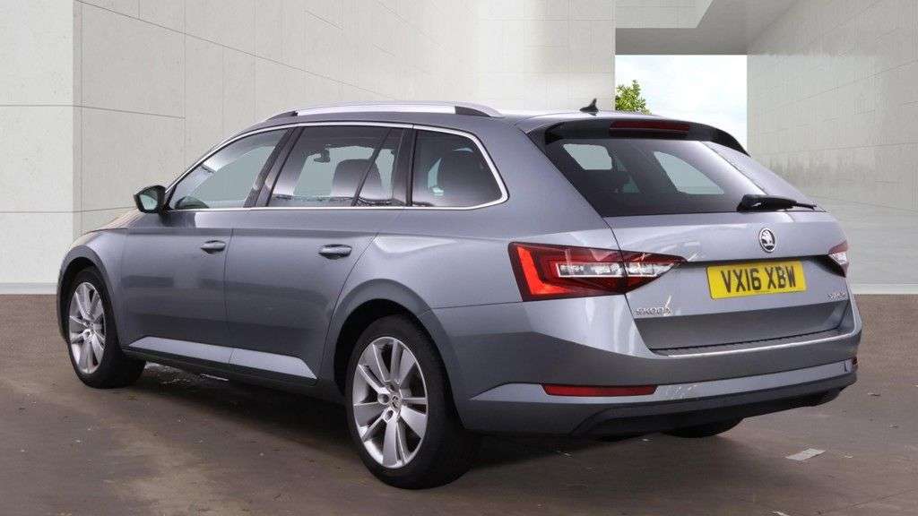 A 2016 SKODA SUPERB 2.0 TDI SE L Executive Estate 5dr Diesel Manual Euro 6 (s/s) (150 ps) A 2016 SKODA SUPERB 2.0 TDI SE L Executive Estate 5dr Diesel Manual Euro 6 (s/s) (150 ps)