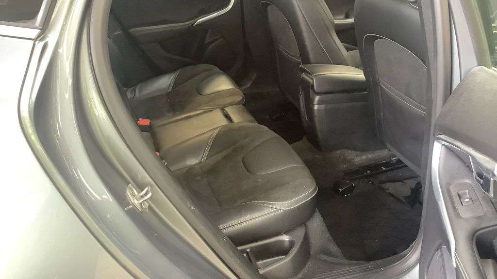 2018 VOLVO V40 2018 VOLVO V40