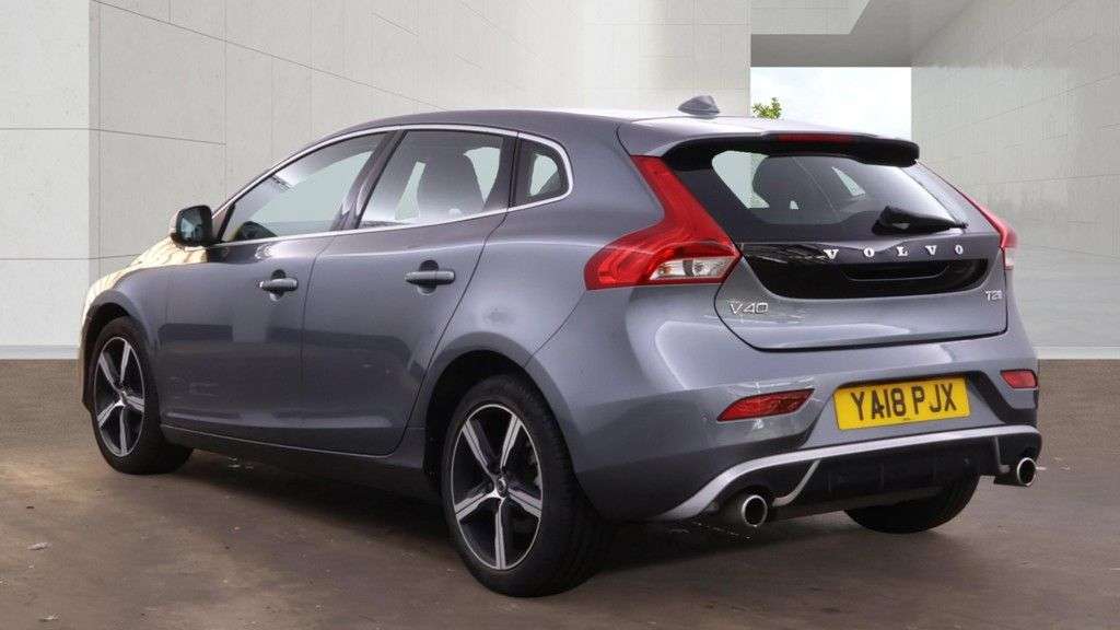 2018 VOLVO V40 2018 VOLVO V40
