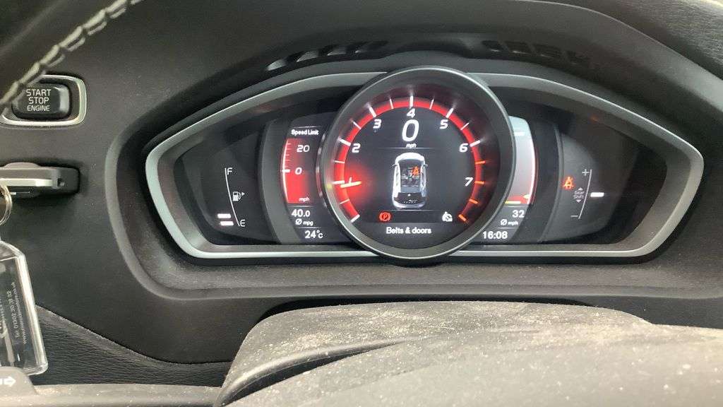 2018 VOLVO V40 2018 VOLVO V40