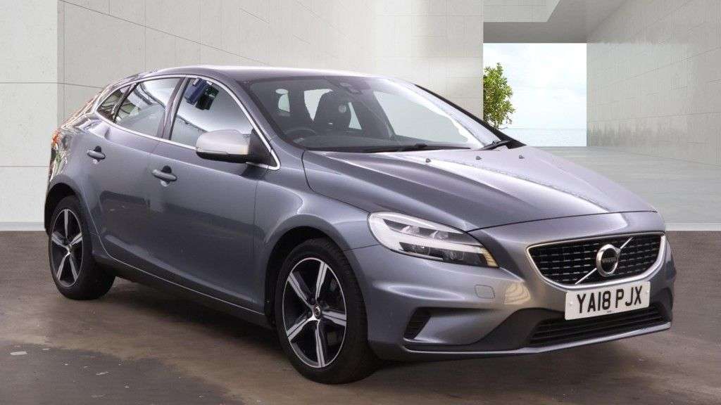 A 2018 VOLVO V40 2.0 T2 GPF R-Design Hatchback 5dr Petrol Manual Euro 6 (s/s) (122 ps) A 2018 VOLVO V40 2.0 T2 GPF R-Design Hatchback 5dr Petrol Manual Euro 6 (s/s) (122 ps)