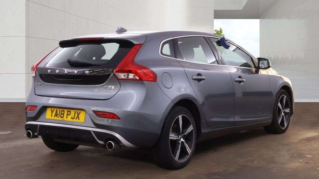 2018 VOLVO V40 2018 VOLVO V40