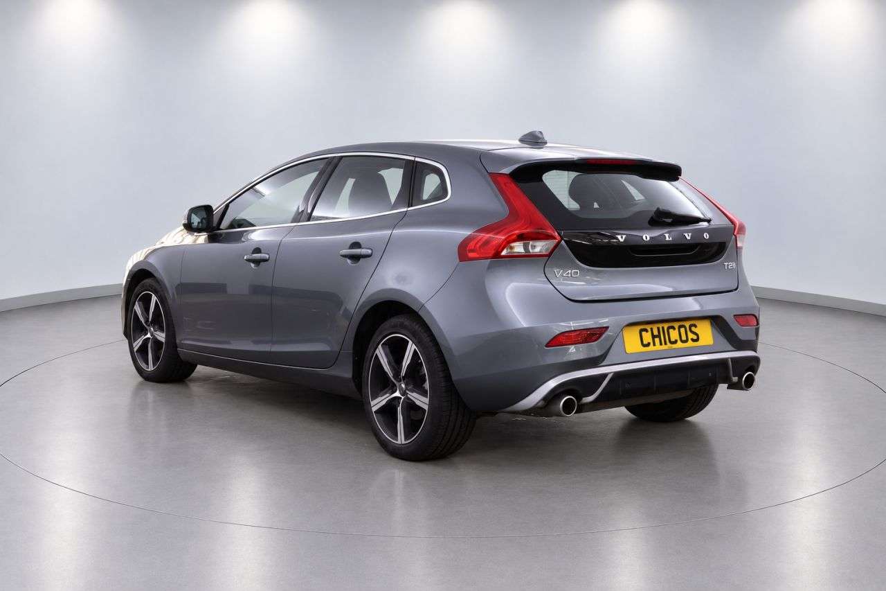 2018 VOLVO V40 2018 VOLVO V40