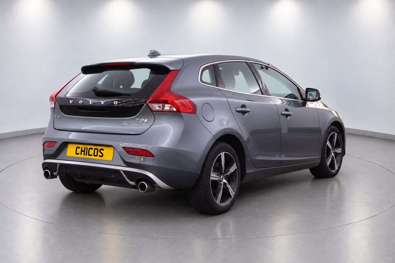 2018 VOLVO V40 2018 VOLVO V40