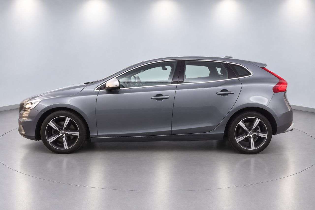 2018 VOLVO V40 2018 VOLVO V40