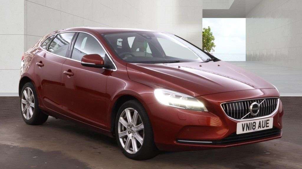 A 2018 VOLVO V40 2.0 D3 Inscription Hatchback 5dr Diesel Auto Euro 6 (s/s) (150 ps) A 2018 VOLVO V40 2.0 D3 Inscription Hatchback 5dr Diesel Auto Euro 6 (s/s) (150 ps)